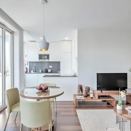 Bo - Julio Dinis * Apartments & Parking *