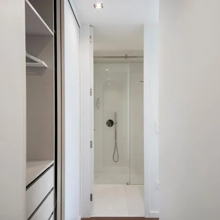 Bo - Julio Dinis * Apartments & Parking