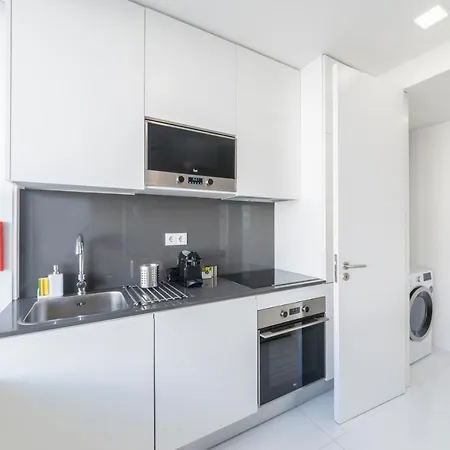 Bo - Julio Dinis * Apartments & Parking *