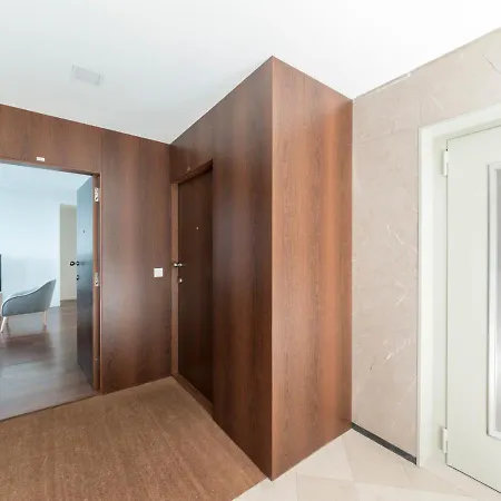 Bo - Julio Dinis * Apartments & Parking *